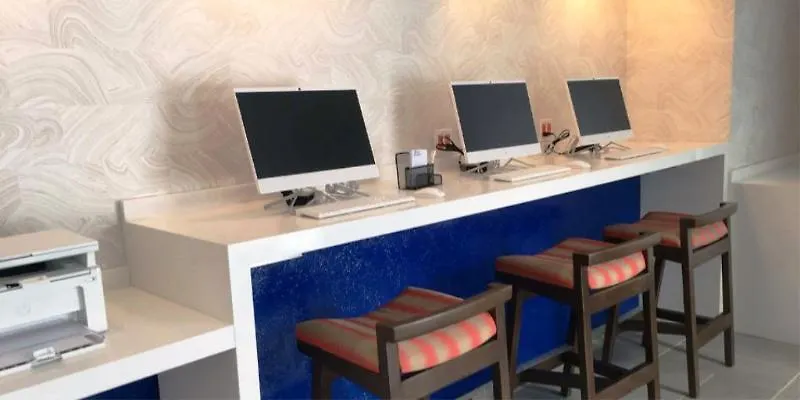 Glo Best Western Kanata Ottawa West Hotel